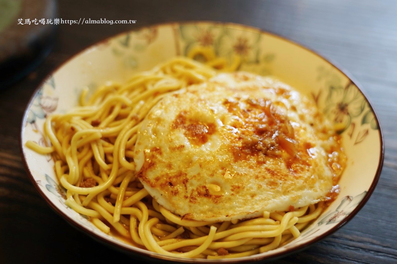 新北美食,鶯歌美食,鶯歌早餐,早餐店,復古餐廳,蘿蔔糕,炒麵,台灣小吃,三合號,三合號 SUMMER HOUSE,六合滷呷粿