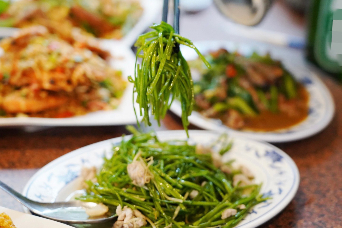 桃園美食,熱炒,台灣菜,大白鯊海產,海產店,海鮮鍋,復古餐廳,四季肥腸,金沙中卷,鹹酥蝦,蒜泥蚵,肉絲水蓮,炒沙茶牛
