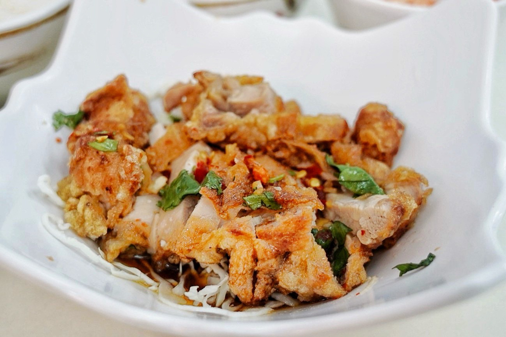 銀魚泰國料理伊通