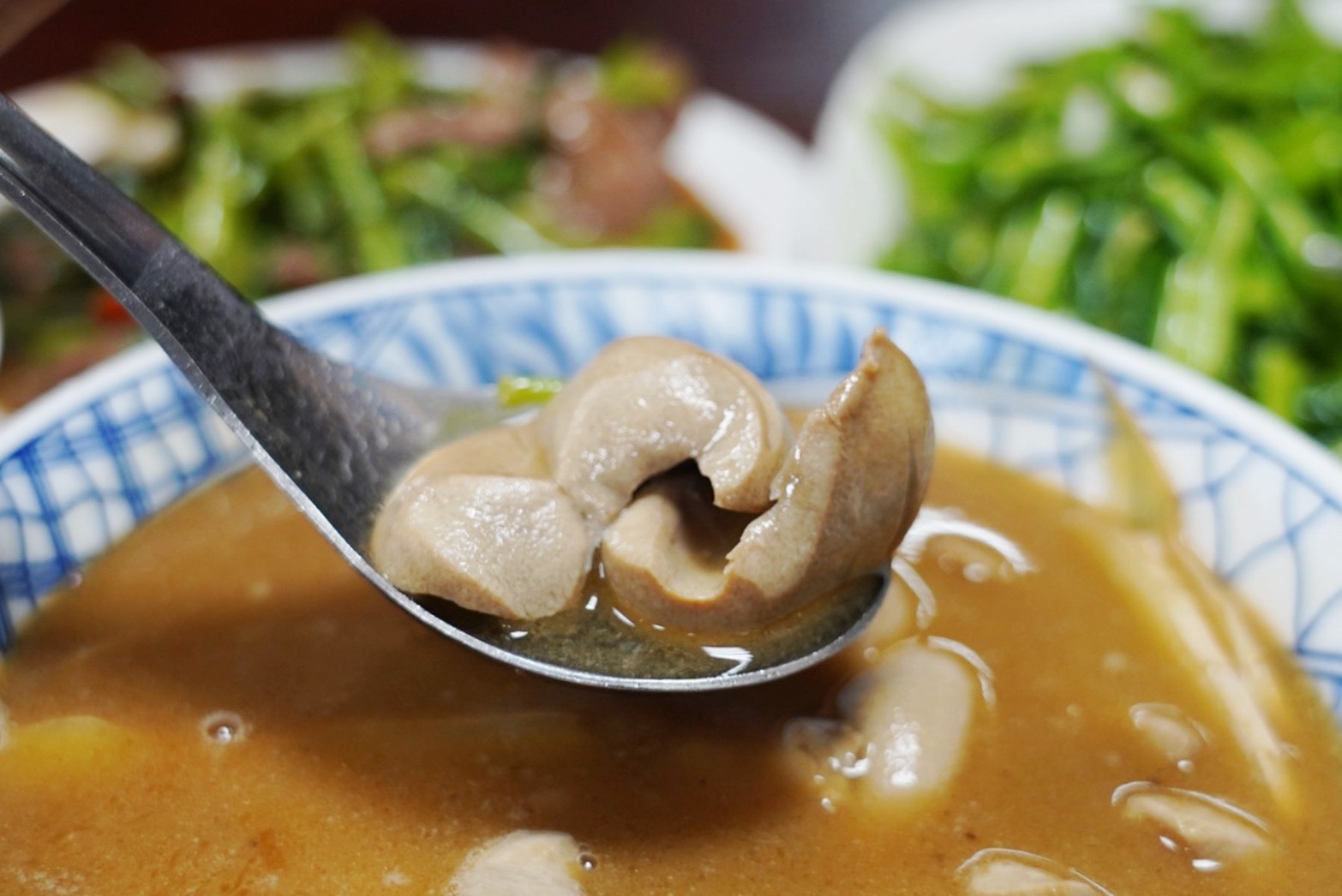 台北美食,新營人牛肉,延三夜市,大橋頭站,台灣美食,台灣小吃,炒牛肉,牛肉湯,麻油腰只湯,沙茶炒牛肉