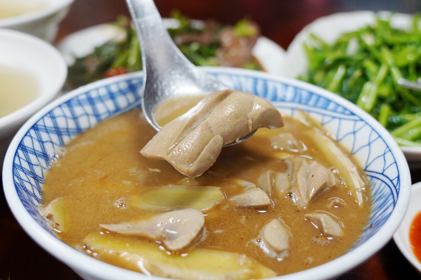 台北美食,新營人牛肉,延三夜市,大橋頭站,台灣美食,台灣小吃,炒牛肉,牛肉湯,麻油腰只湯,沙茶炒牛肉 台北美食,新營人牛肉,延三夜市,大橋頭站,台灣美食,台灣小吃,炒牛肉,牛肉湯,麻油腰只湯,沙茶炒牛肉