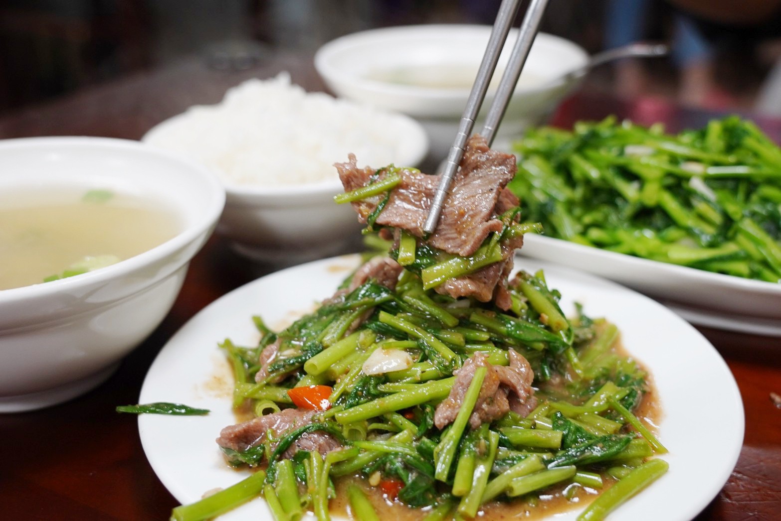 台北美食,新營人牛肉,延三夜市,大橋頭站,台灣美食,台灣小吃,炒牛肉,牛肉湯,麻油腰只湯,沙茶炒牛肉 台北美食,新營人牛肉,延三夜市,大橋頭站,台灣美食,台灣小吃,炒牛肉,牛肉湯,麻油腰只湯,沙茶炒牛肉