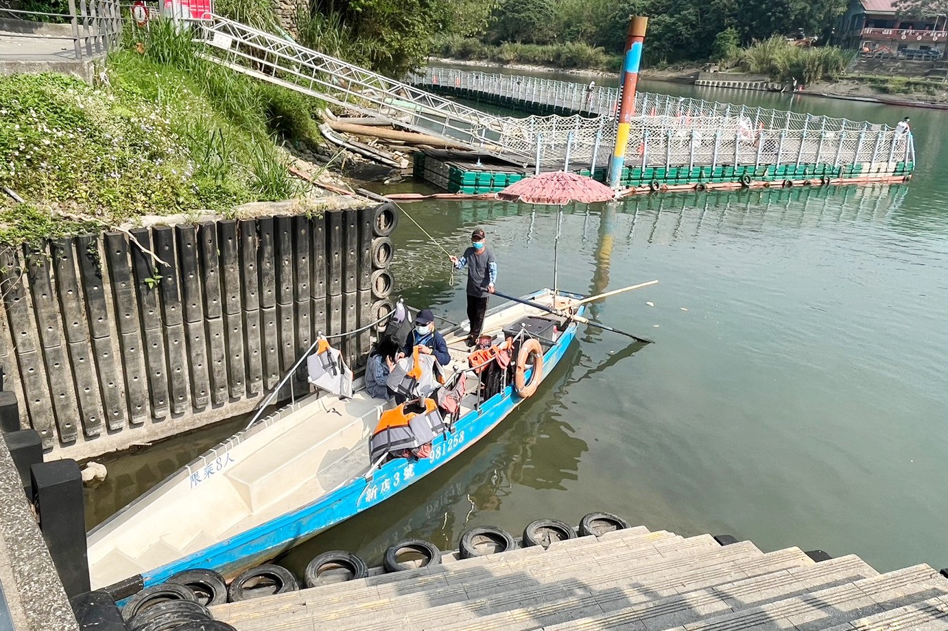 新店百年渡船,新店擺渡,划船,坐船,灣潭遊戲區公園,新北景點,親子景點,碧潭好玩,新店碧潭