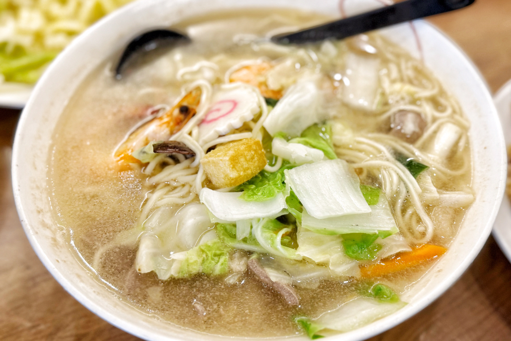 新北美食,八里美食,張吳記什錦麵,什錦麵,蚵仔捲,蘿蔔糕,美食,台灣小吃