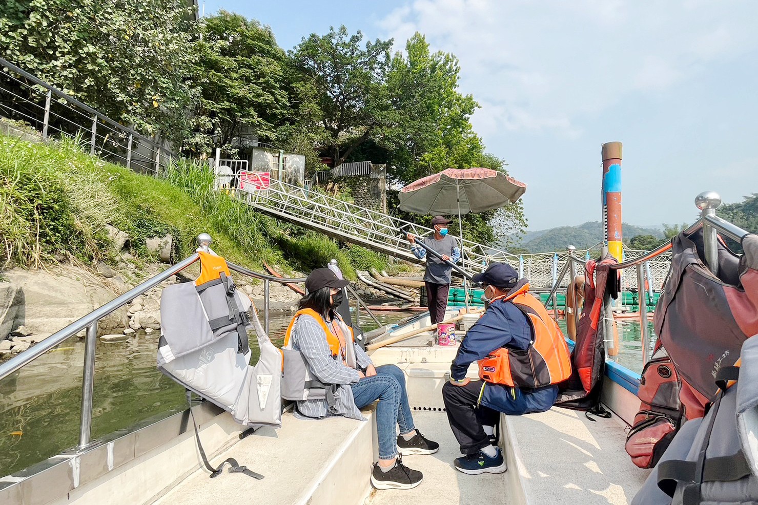 新店百年渡船,新店擺渡,划船,坐船,灣潭遊戲區公園,新北景點,親子景點,碧潭好玩,新店碧潭