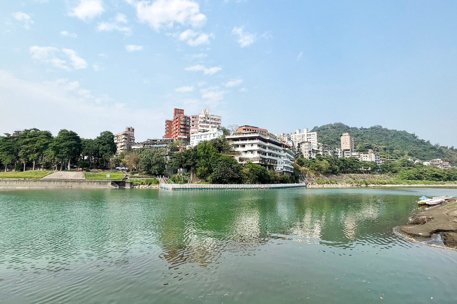 新店百年渡船,新店擺渡,划船,坐船,灣潭遊戲區公園,新北景點,親子景點,碧潭好玩,新店碧潭