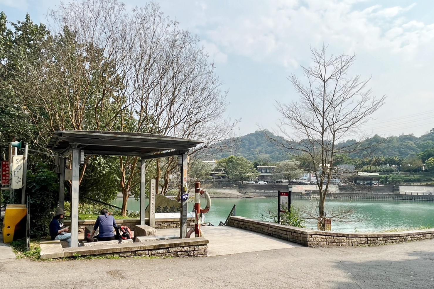 新店百年渡船,新店擺渡,划船,坐船,灣潭遊戲區公園,新北景點,親子景點,碧潭好玩,新店碧潭