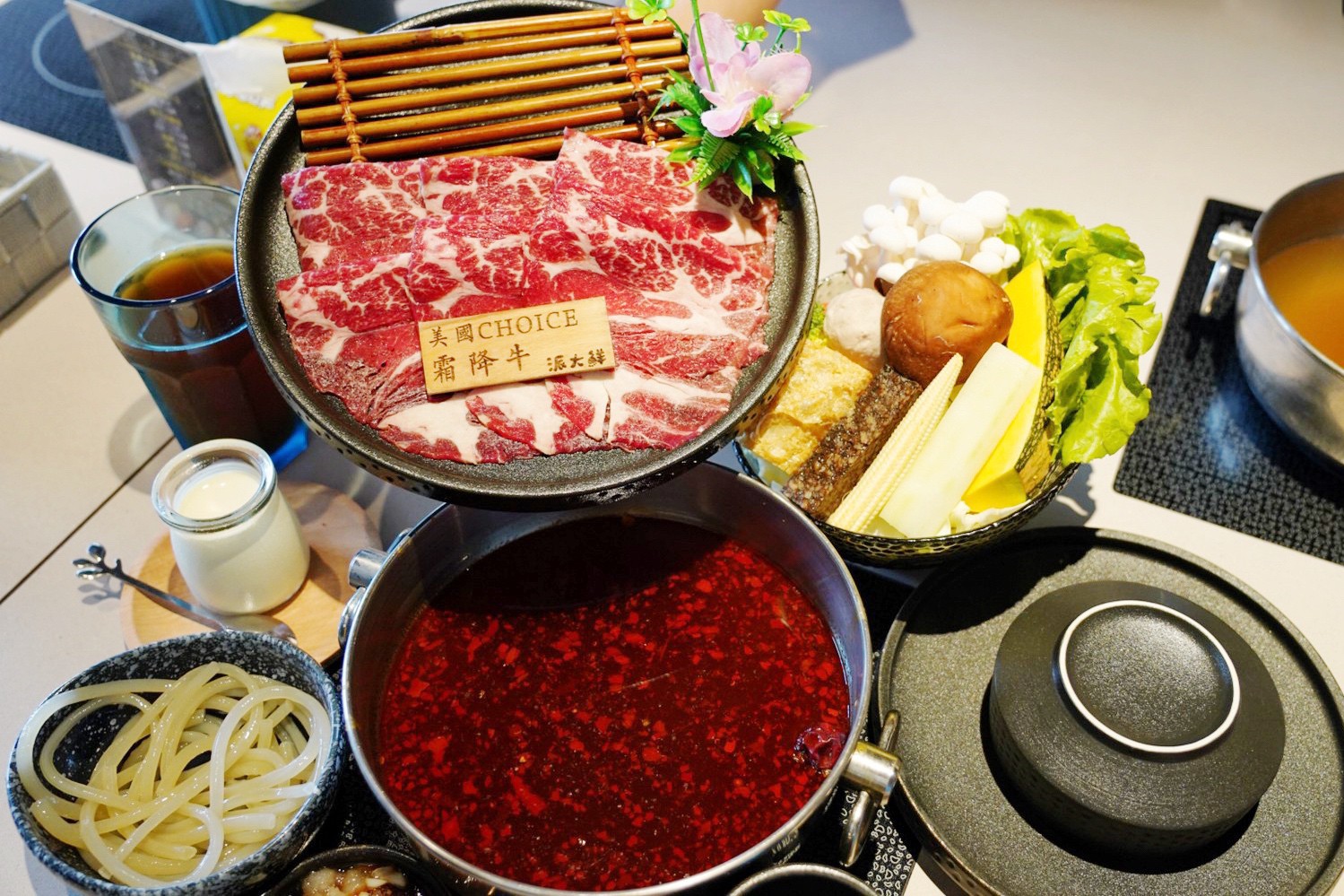 桃園美食,美食,火鍋,海鮮鍋物,派大鮮精緻鍋物,桃園新潮鍋物,昆布鍋,麻辣鍋,牛小排,商業午餐,海鮮總動員,海鮮雜炊 桃園美食,美食,火鍋,海鮮鍋物,派大鮮精緻鍋物,桃園新潮鍋物,昆布鍋,麻辣鍋,牛小排,商業午餐,海鮮總動員,海鮮雜炊