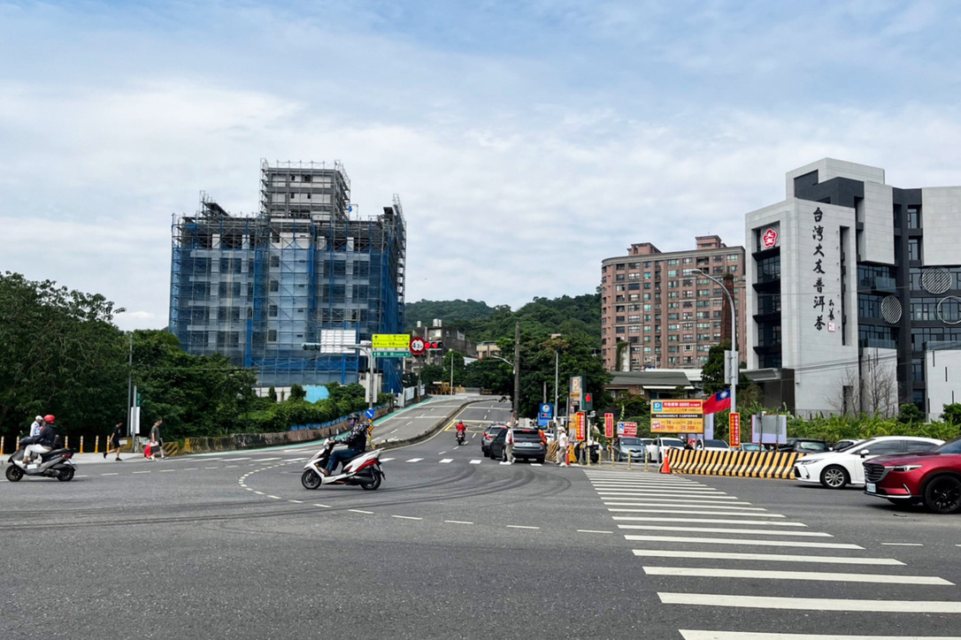 台北景點.新北景點,新北市美術館,鶯歌景點,免費景點,小火車,親子景點,三鶯之心,圓頂藝術空間,沉浸式遊戲裝置,畫畫731公車一日票