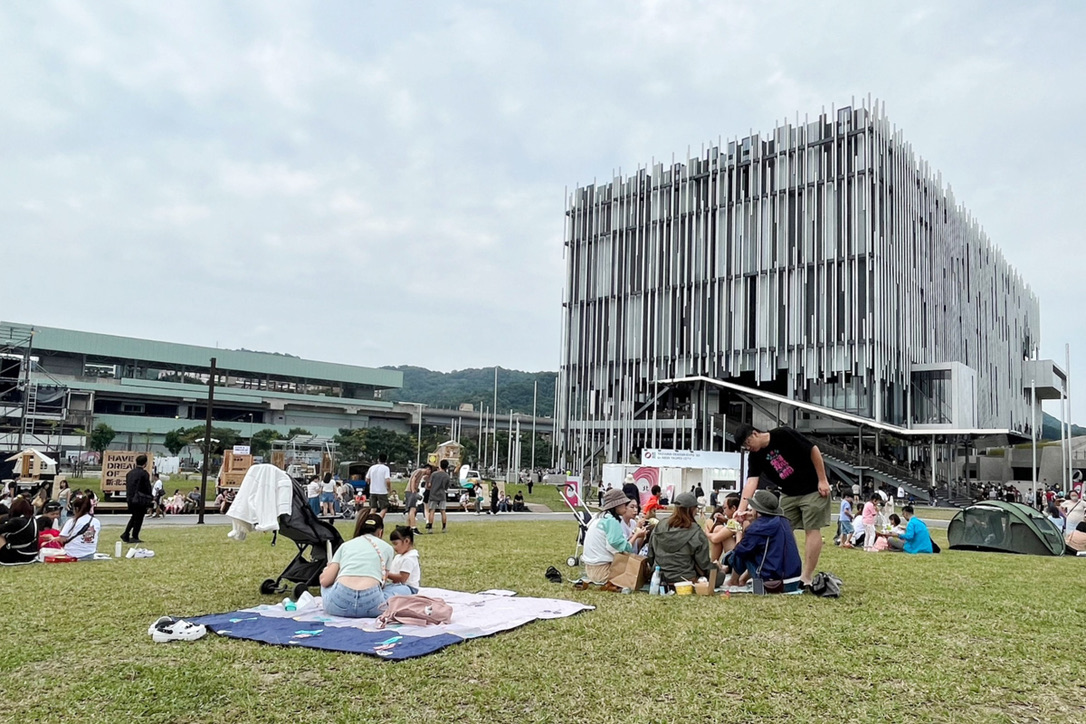 台北景點.新北景點,新北市美術館,鶯歌景點,免費景點,小火車,親子景點,三鶯之心,圓頂藝術空間,沉浸式遊戲裝置,畫畫731公車一日票