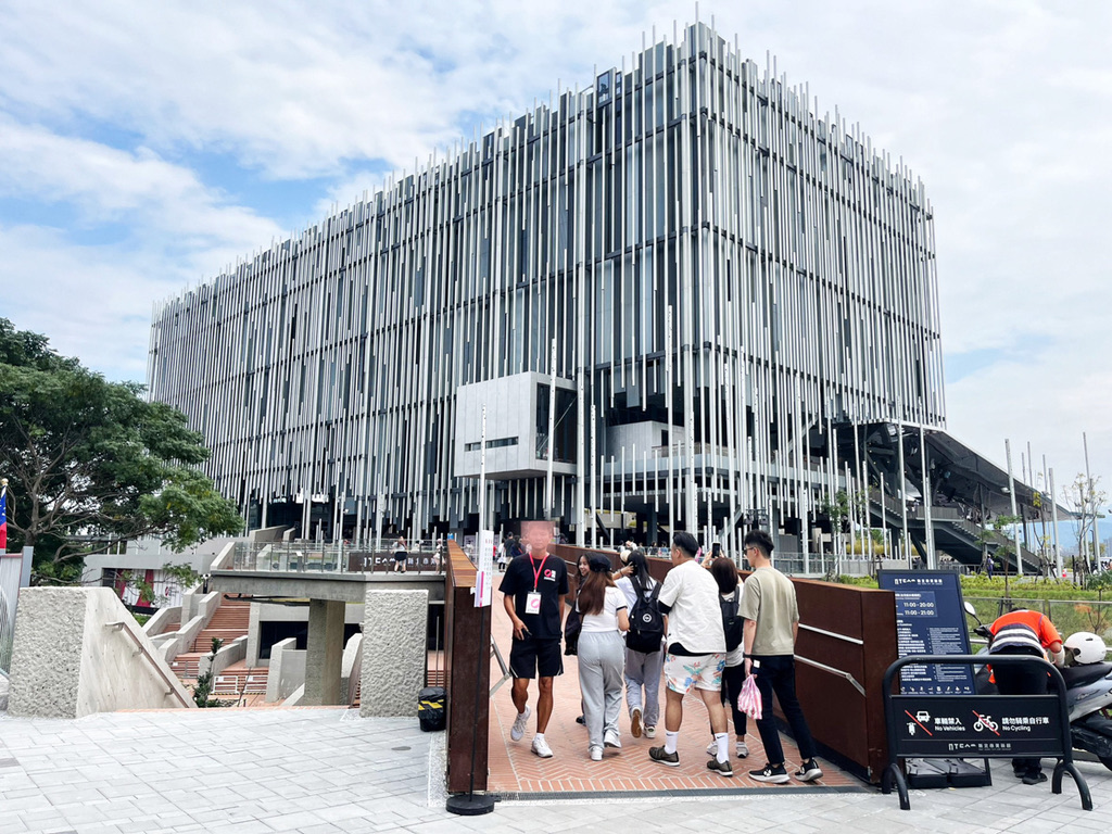 台北景點.新北景點,新北市美術館,鶯歌景點,免費景點,小火車,親子景點,三鶯之心,圓頂藝術空間,沉浸式遊戲裝置,畫畫731公車一日票