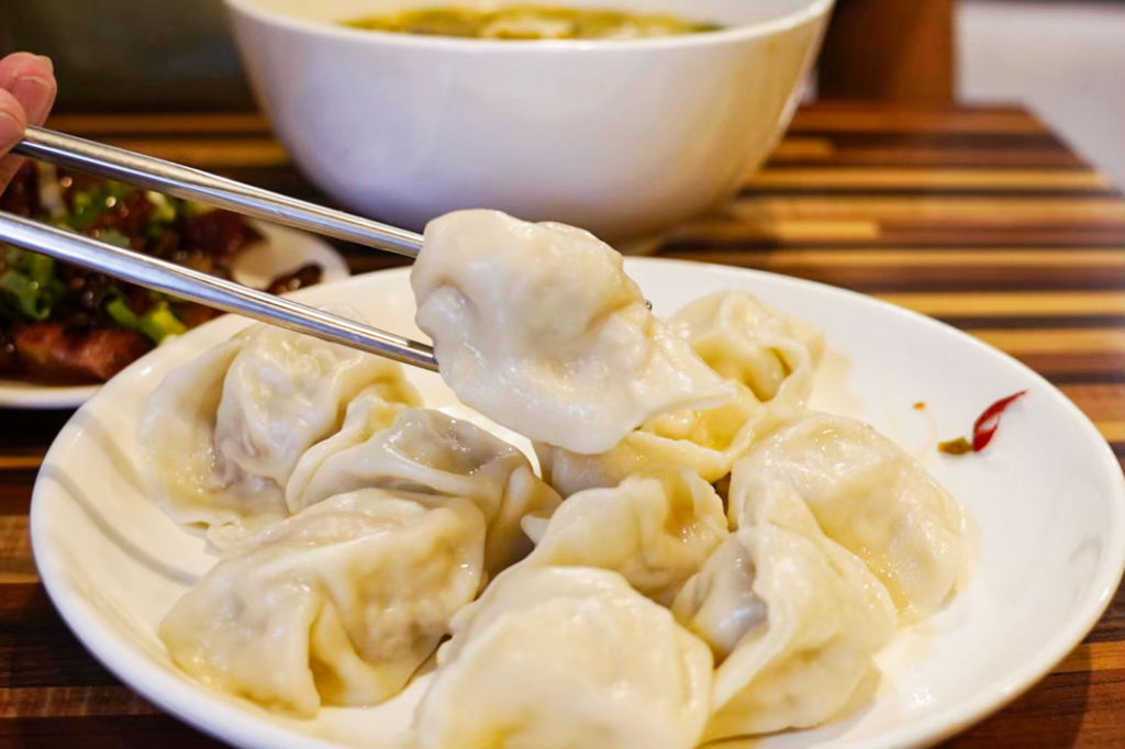 台北美食,新北美食,鶯歌美食,牛肉麵,大媽牛肉麵,台灣小吃,牛筋麵,醬悶苦瓜,滷牛筋