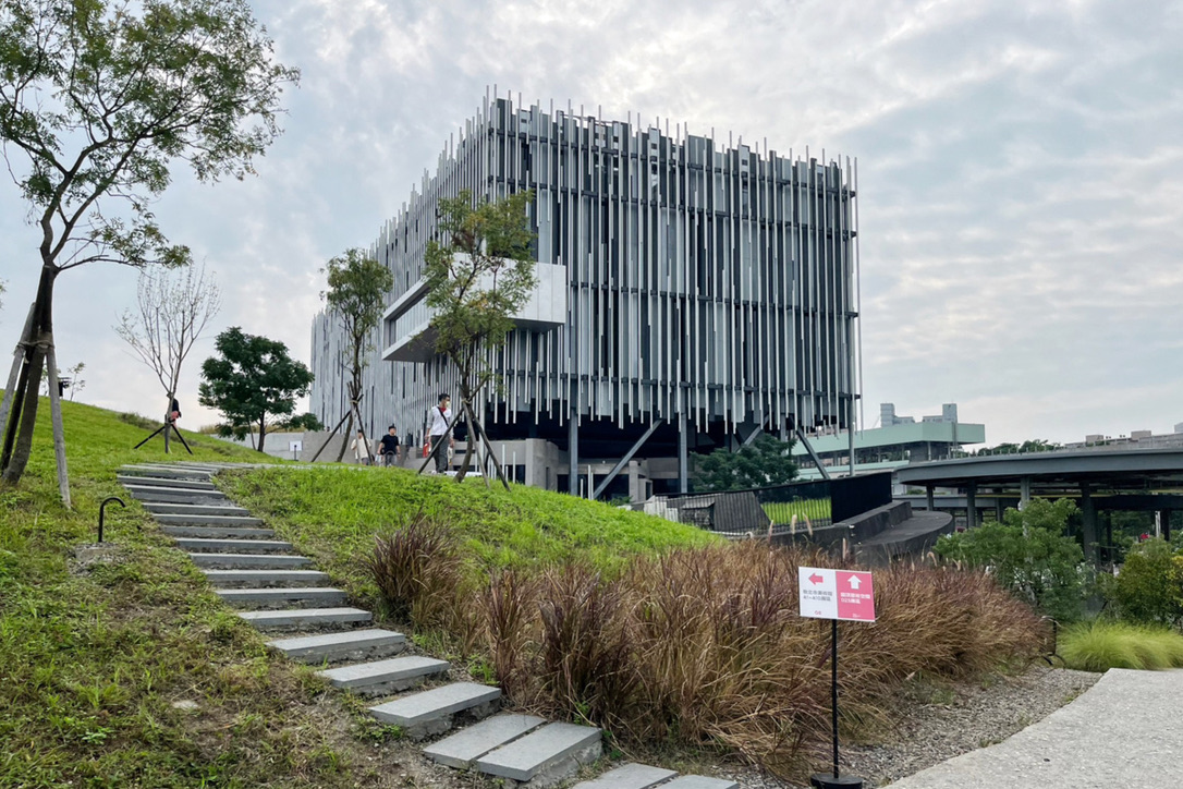 台北景點.新北景點,新北市美術館,鶯歌景點,免費景點,小火車,親子景點,三鶯之心,圓頂藝術空間,沉浸式遊戲裝置,畫畫731公車一日票