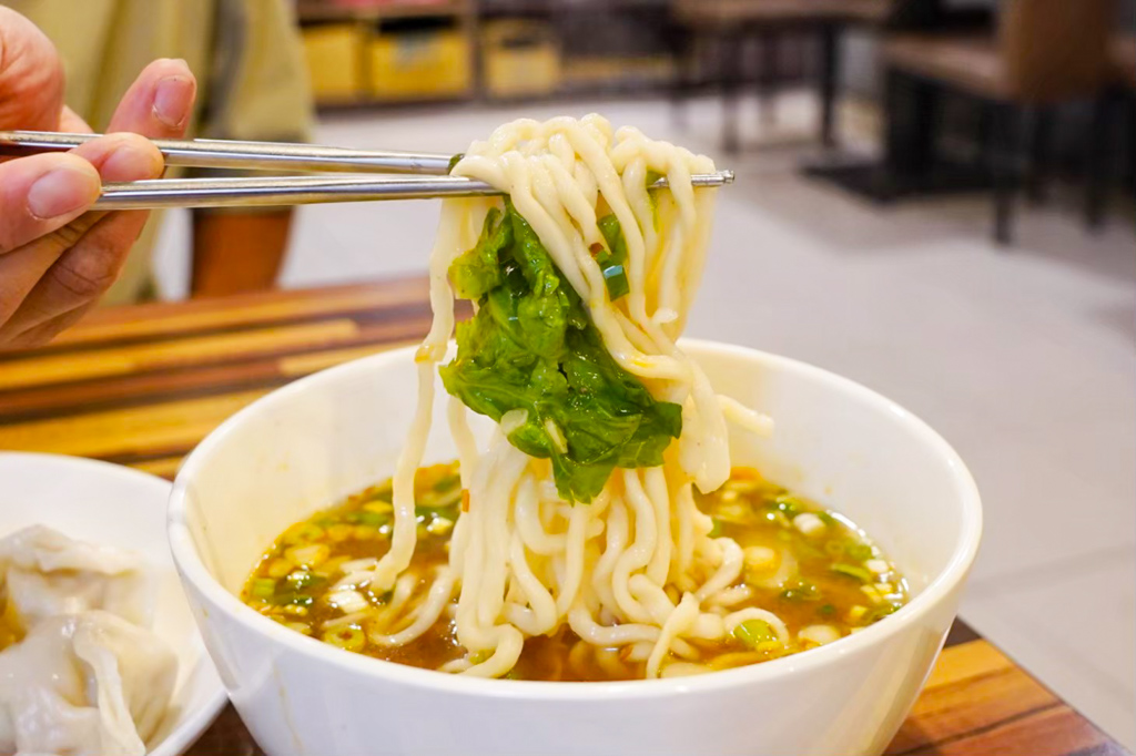 台北美食,新北美食,鶯歌美食,牛肉麵,大媽牛肉麵,台灣小吃,牛筋麵,醬悶苦瓜,滷牛筋