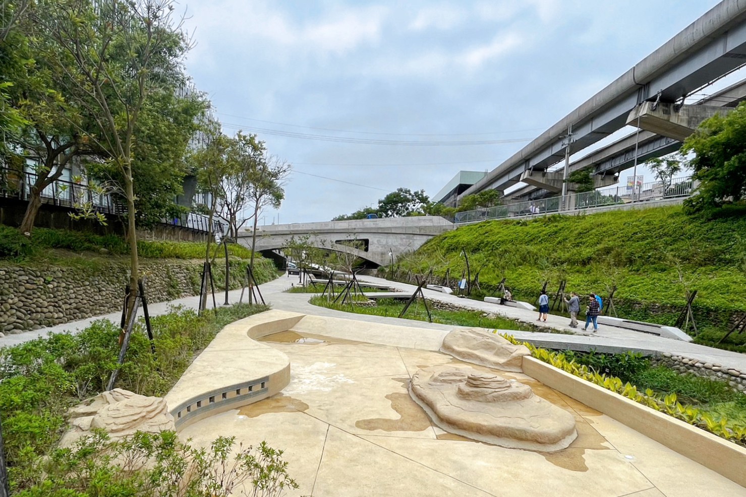 台北景點.新北景點,新北市美術館,鶯歌景點,免費景點,小火車,親子景點,三鶯之心,圓頂藝術空間,沉浸式遊戲裝置,畫畫731公車一日票