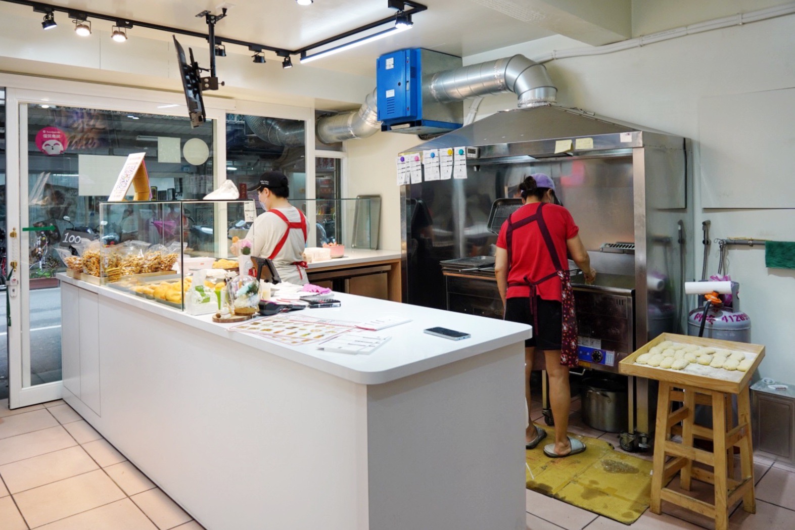台灣美食,美食小吃,南波One手作超營養三明治-板橋店,三明治,炸物,板橋美食,甜甜圈,營養三明治,紅豆麵包,酸菜三明治,冷泡茶,手搖飲