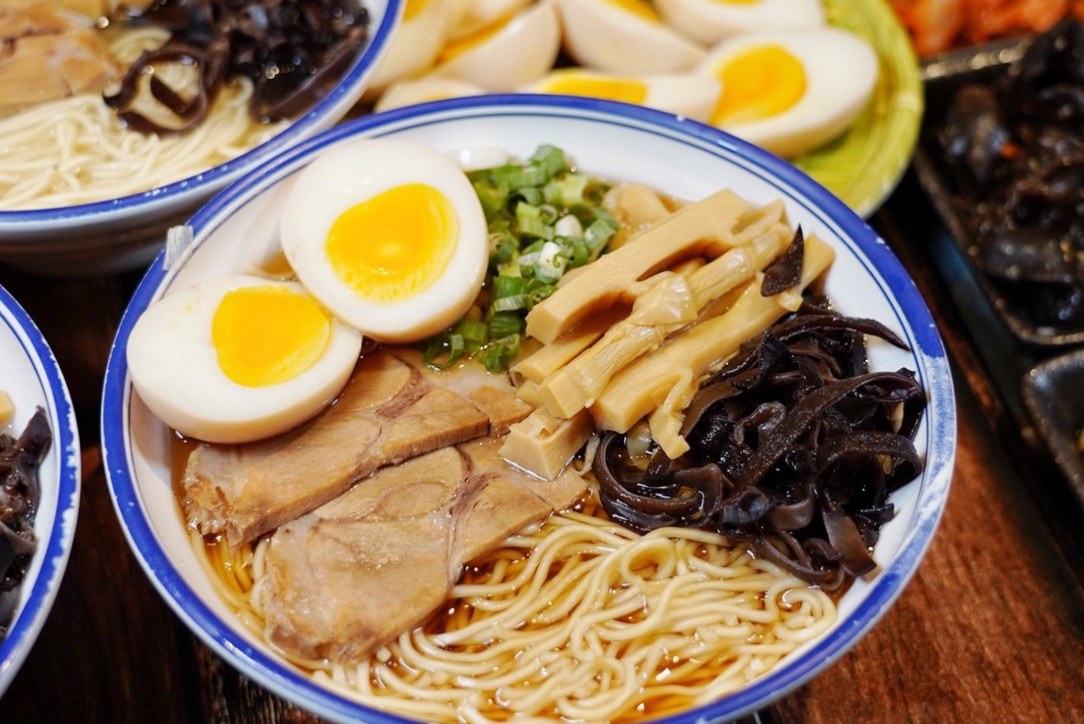 中壢美食,中壢吃到飽,山禾堂拉麵,拉麵吃到飽, 芒果吃到飽,鳳梨,日式拉麵,豚骨拉麵,醬油拉麵,吃到飽 中壢美食,中壢吃到飽,山禾堂拉麵,拉麵吃到飽, 芒果吃到飽,鳳梨,日式拉麵,豚骨拉麵,醬油拉麵,吃到飽