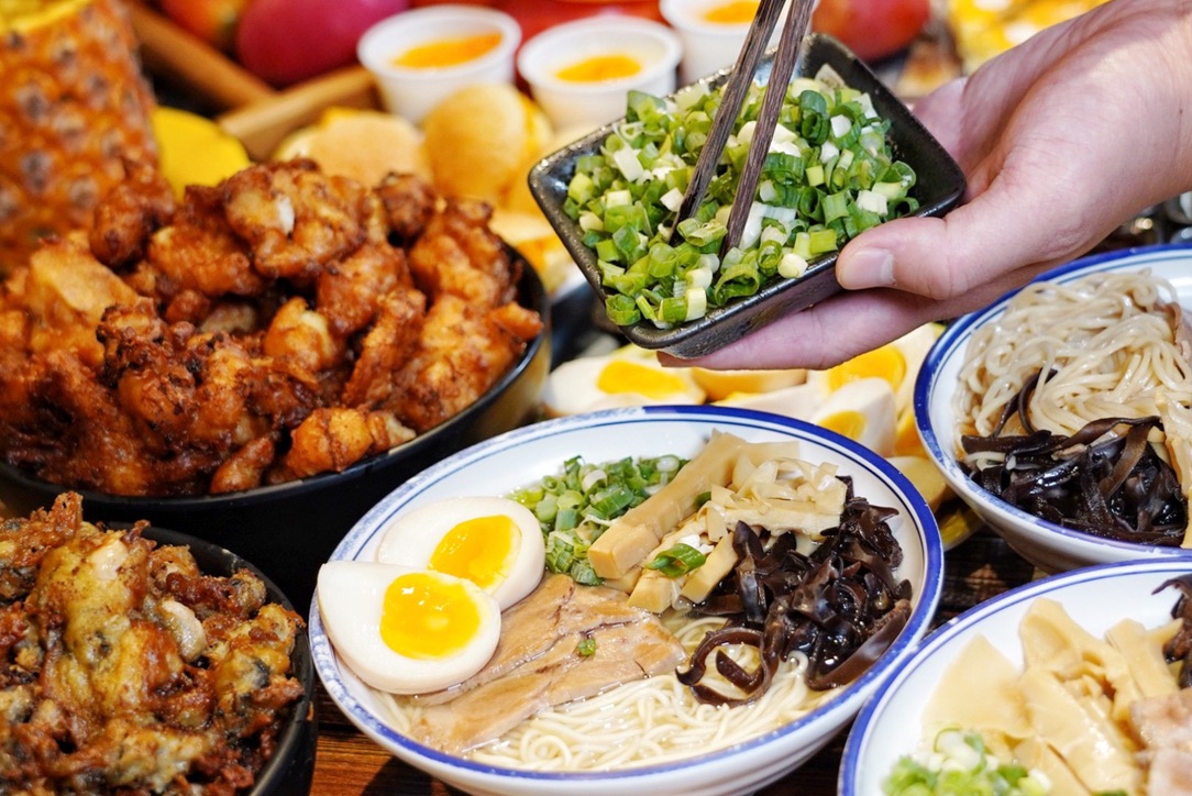 中壢美食,中壢吃到飽,山禾堂拉麵,拉麵吃到飽, 芒果吃到飽,鳳梨,日式拉麵,豚骨拉麵,醬油拉麵,吃到飽 中壢美食,中壢吃到飽,山禾堂拉麵,拉麵吃到飽, 芒果吃到飽,鳳梨,日式拉麵,豚骨拉麵,醬油拉麵,吃到飽