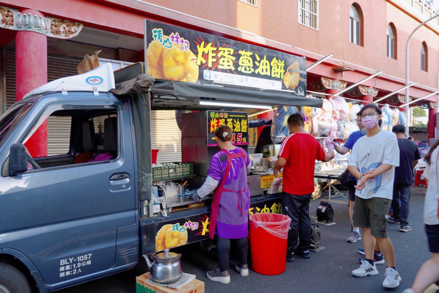 苗栗景點,後龍美食,台灣夜市,夜市小吃,廟口小吃,後龍夜市,豆乳雞,地瓜球,排骨酥,雞排,熱炒,傳統夜市,封街夜市