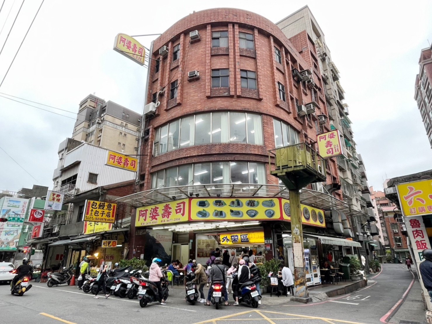 鶯歌景點,親子景點,鶯歌陶瓷博物館水 廣場,陶瓷博物館柴燒麵包窯,鶯歌老街,鶯歌光點美學館.鶯歌老街,大媽牛肉麵,去哪咖啡 Kido Cafe.日和LiHer.古鐘樓公園,新北美術館,煙火秀,阿婆壽司