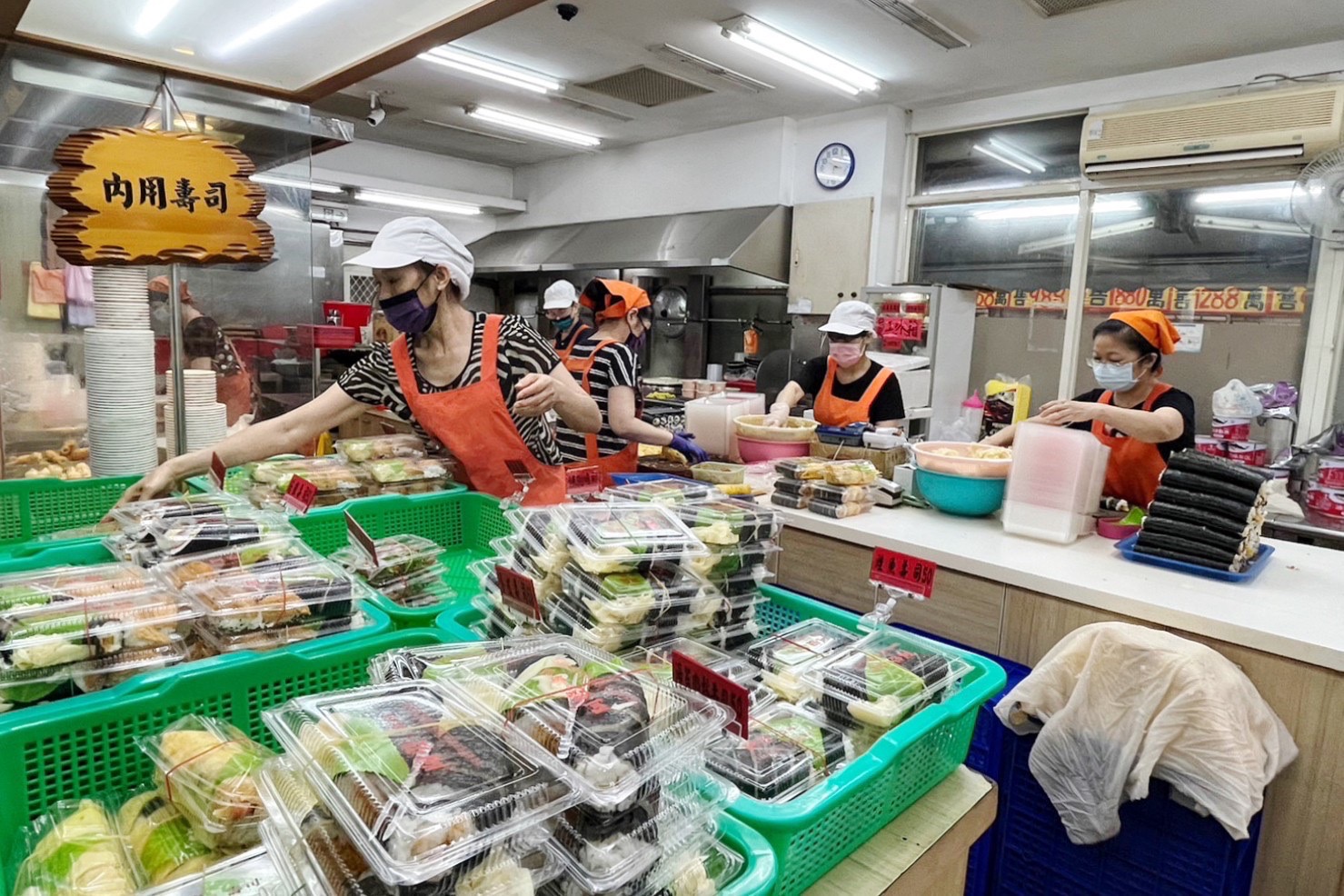 鶯歌景點,親子景點,鶯歌陶瓷博物館水 廣場,陶瓷博物館柴燒麵包窯,鶯歌老街,鶯歌光點美學館.鶯歌老街,大媽牛肉麵,去哪咖啡 Kido Cafe.日和LiHer.古鐘樓公園,新北美術館,煙火秀,阿婆壽司