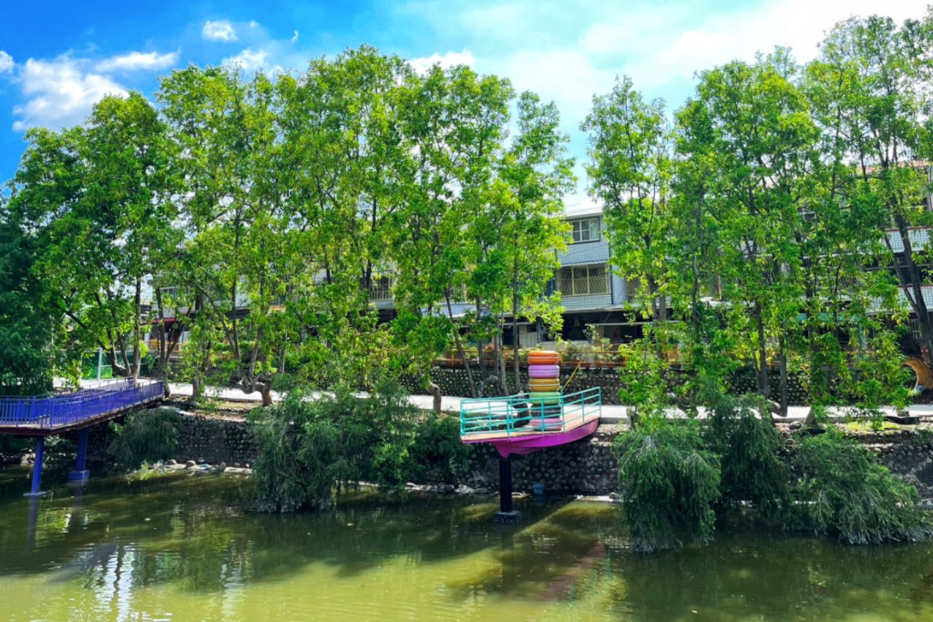 近水樓台湖畔森林咖啡