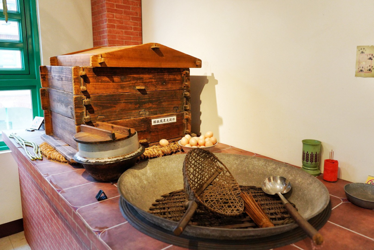 免費景點,好客文創園區,湖口好客文創園區,客家文化館,親子景點,巨無霸瓜瓜世界,客家區,老街,免門票,古早童玩,新竹人曬米粉,傳統古禮服體驗,套圈圈體,好客樓神農大帝,記憶拼圖館,踩水車,玩水景點