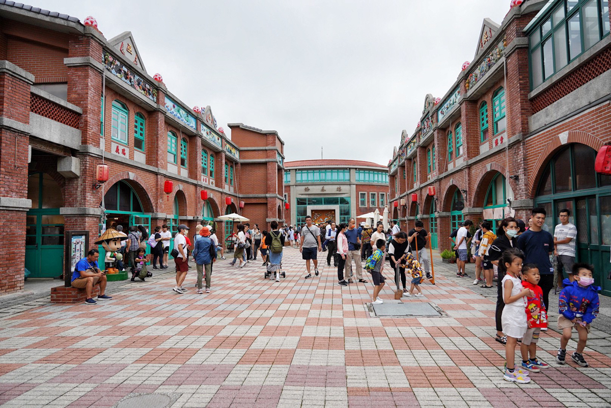 免費景點,好客文創園區,湖口好客文創園區,客家文化館,親子景點,巨無霸瓜瓜世界,客家區,老街,免門票,古早童玩,新竹人曬米粉,傳統古禮服體驗,套圈圈體,好客樓神農大帝,記憶拼圖館,踩水車,玩水景點