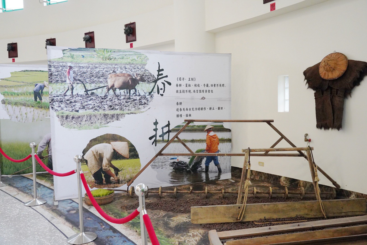 免費景點,好客文創園區,湖口好客文創園區,客家文化館,親子景點,巨無霸瓜瓜世界,客家區,老街,免門票,古早童玩,新竹人曬米粉,傳統古禮服體驗,套圈圈體,好客樓神農大帝,記憶拼圖館,踩水車,玩水景點