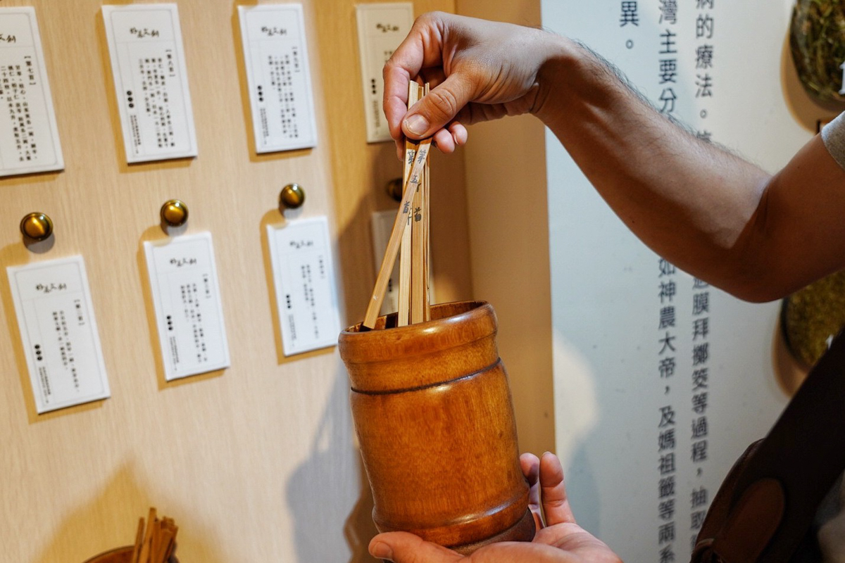 免費景點,好客文創園區,湖口好客文創園區,客家文化館,親子景點,巨無霸瓜瓜世界,客家區,老街,免門票,古早童玩,新竹人曬米粉,傳統古禮服體驗,套圈圈體,好客樓神農大帝,記憶拼圖館,踩水車,玩水景點