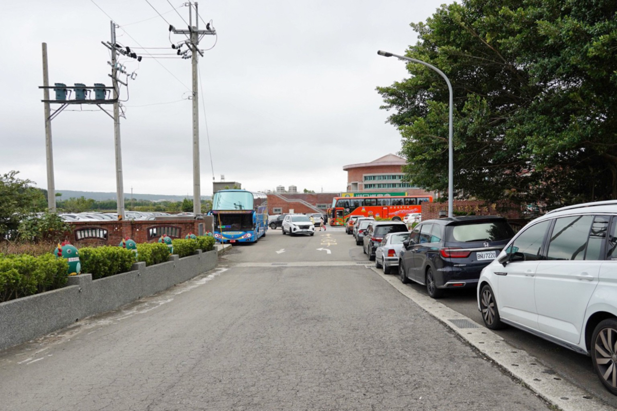免費景點,好客文創園區,湖口好客文創園區,客家文化館,親子景點,巨無霸瓜瓜世界,客家區,老街,免門票,古早童玩,新竹人曬米粉,傳統古禮服體驗,套圈圈體,好客樓神農大帝,記憶拼圖館,踩水車,玩水景點