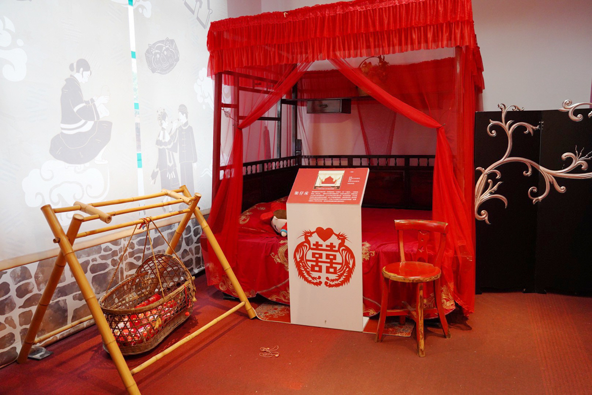 免費景點,好客文創園區,湖口好客文創園區,客家文化館,親子景點,巨無霸瓜瓜世界,客家區,老街,免門票,古早童玩,新竹人曬米粉,傳統古禮服體驗,套圈圈體,好客樓神農大帝,記憶拼圖館,踩水車,玩水景點