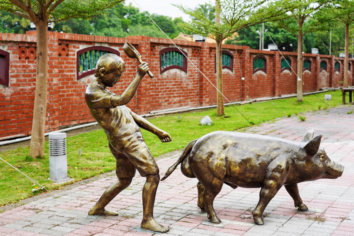 免費景點,好客文創園區,湖口好客文創園區,客家文化館,親子景點,巨無霸瓜瓜世界,客家區,老街,免門票,古早童玩,新竹人曬米粉,傳統古禮服體驗,套圈圈體,好客樓神農大帝,記憶拼圖館,踩水車,玩水景點