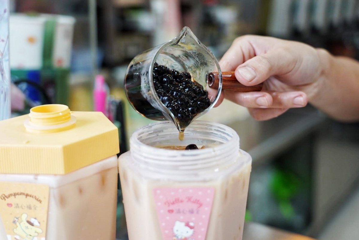 清心福全,珍珠奶茶手搖飲,桃園好喝,手搖飲,三麗鷗聯名,清心福全三麗鷗,珍珠琥珀黑糖鮮奶,相思紅豆奶茶,茶凍奶綠,隱藏版,名恰好瓶2.0,環保杯,美食