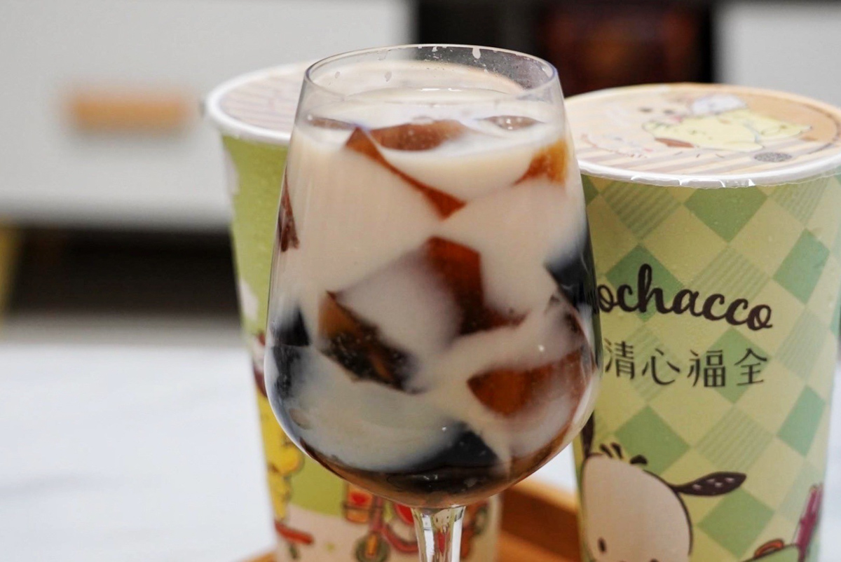 清心福全,珍珠奶茶手搖飲,桃園好喝,手搖飲,三麗鷗聯名,清心福全三麗鷗,珍珠琥珀黑糖鮮奶,相思紅豆奶茶,茶凍奶綠,隱藏版,名恰好瓶2.0,環保杯,美食