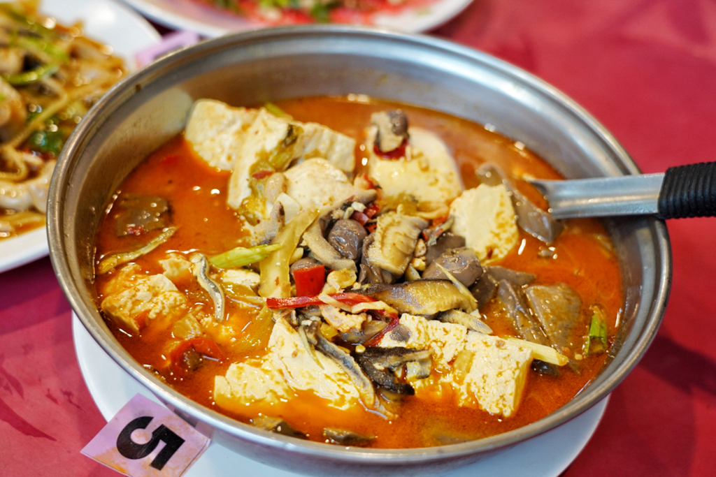 中壢美食,桃園美食,火車頭海鮮,熱炒,家常菜,台灣小吃,白飯吃到飽,中原美食,中壢小吃,桃園熱炒,辣子雞丁,薑絲大腸,蔥爆牛肉,