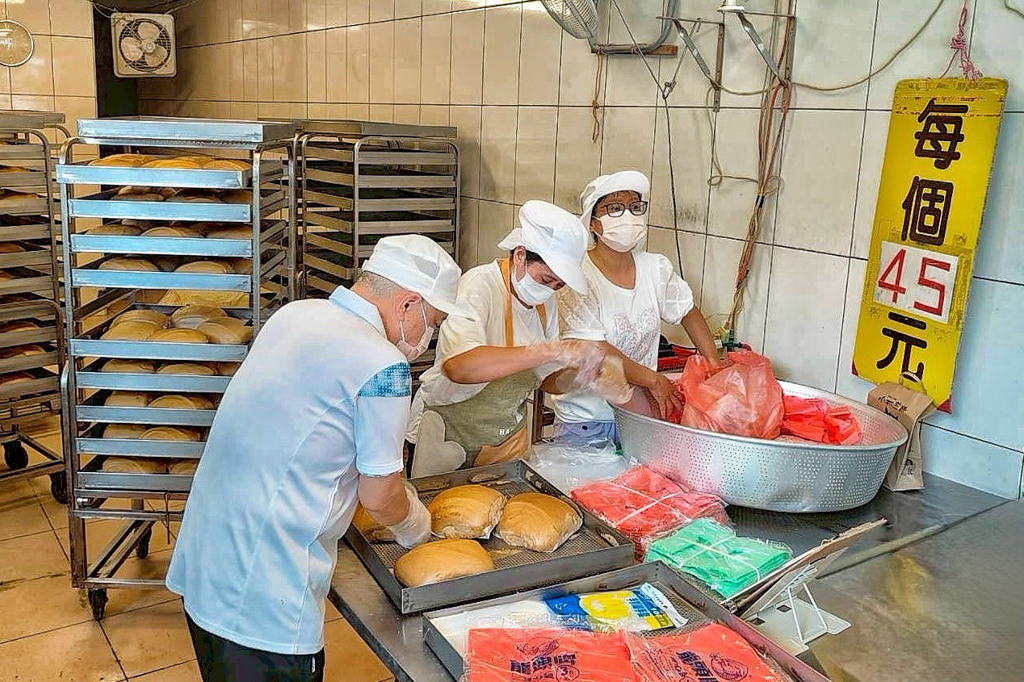 大城黑糖饅頭,埔里伴手禮,南投美食小吃,南投伴手禮,巨無霸饅頭,超大饅頭,黑糖饅頭,埔里黑糖饅頭