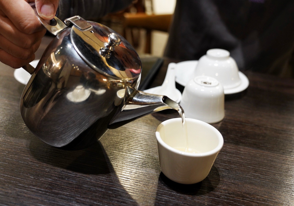 LA時尚川菜, 台南美食,台南餐廳,台南川菜,川菜館,川北涼粉,筍絲空心菜,烤鴨胡椒餅,地蝸牛,經典片鴨,招牌乾鍋鴨,火山熔岩鴨肉包子,聚餐,父親節,年菜,母親節,水煮牛,烤鴨,脆皮烤鴨,烤鴨四吃、美食