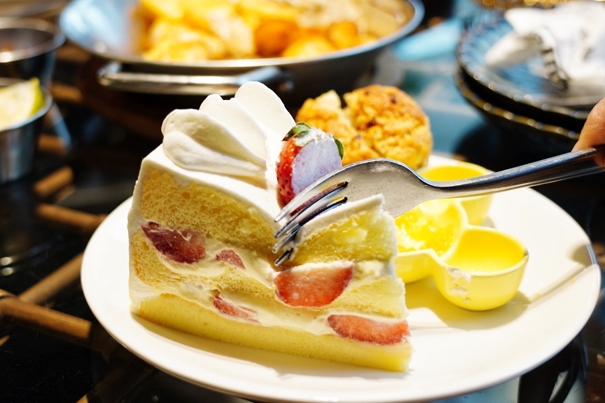 Ton Up Cafe 英倫復古餐廳,英倫復古餐廳,手作甜點,北海道十勝鮮奶油,義式綜合豪華海鮮披薩,法式頂級牛肝菌燉飯佐香煎翼板牛排,英式經典炸魚薯條,綜合莓果森林花果茶,英式皇家三層下午茶,提拉米蘇千層蛋糕,草莓千層蛋糕,草莓蛋糕,手作甜點,左岸咖啡,台北咖啡,下午茶點心,馬卡龍,台北美食,淡水好吃,淡水美食,義大利米,美食