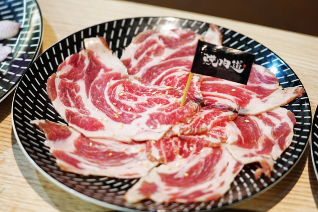 燒肉道,美食,全台第一家軌道送餐燒肉,軌道燒肉,蘆竹燒肉,桃園吃到飽,燒肉吃到飽,美食,吃到飽,火烤兩吃,火鍋吃到飽,軌道送餐,軌道燒肉,自助區無限享用 ,平板點餐,西班牙頂級松阪豬,PRIME頂級板腱牛,頂級美澳和牛,國產菲力豬排,Prime頂級霜降牛,Prime頂級羽下肉,菲力,精選橫膈膜,伊比利梅花豬,火鍋,海鮮盤,Oh ! Yaki 日式精緻炭火燒肉,日本SAPPORO啤酒,無限暢飲 燒肉道,美食,全台第一家軌道送餐燒肉,軌道燒肉,蘆竹燒肉,桃園吃到飽,燒肉吃到飽,美食,吃到飽,火烤兩吃,火鍋吃到飽,軌道送餐,軌道燒肉,自助區無限享用 ,平板點餐,西班牙頂級松阪豬,PRIME頂級板腱牛,頂級美澳和牛,國產菲力豬排,Prime頂級霜降牛,Prime頂級羽下肉,菲力,精選橫膈膜,伊比利梅花豬,火鍋,海鮮盤,Oh ! Yaki 日式精緻炭火燒肉,日本SAPPORO啤酒,無限暢飲