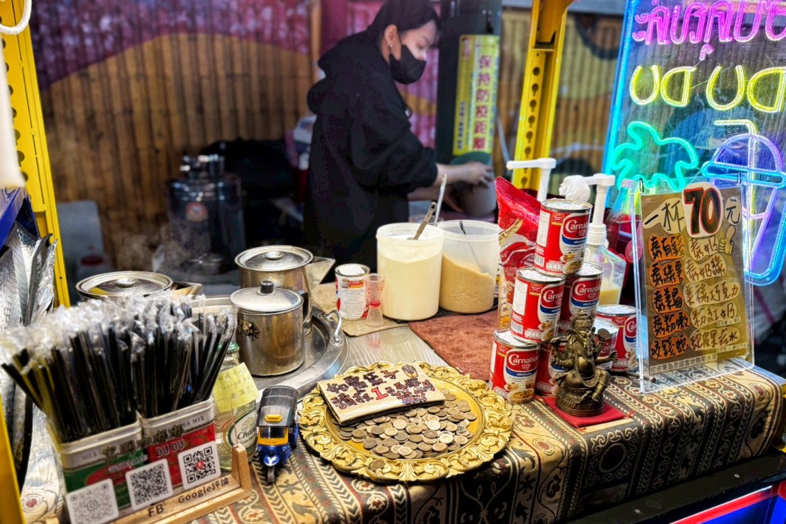 中壢夜市,桃園美食,夜市美食,夜市小吃,李來脆皮玉米,日寶蔥油餅,日寶餡餅,曹阿伯龍鬚糖,龍鬚糖,溫豆花粉圓QQ,祥伯東山鴨頭,石頭燒餅,山的那一邊