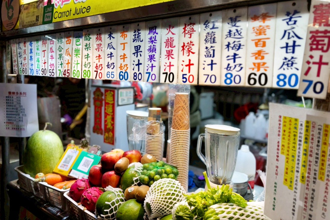 中壢夜市,桃園美食,夜市美食,夜市小吃,李來脆皮玉米,日寶蔥油餅,日寶餡餅,曹阿伯龍鬚糖,龍鬚糖,溫豆花粉圓QQ,祥伯東山鴨頭,石頭燒餅,山的那一邊