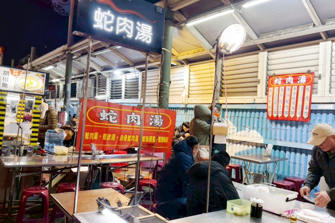 中壢夜市,桃園美食,夜市美食,夜市小吃,李來脆皮玉米,日寶蔥油餅,日寶餡餅,曹阿伯龍鬚糖,龍鬚糖,溫豆花粉圓QQ,祥伯東山鴨頭,石頭燒餅,山的那一邊