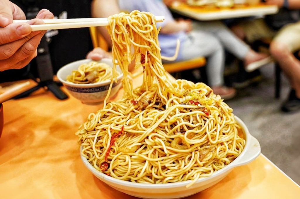 新東羊羊肉料理專賣店,新東羊,羊肉料理專賣店,羊肉炒麵,炒麵,羊肉湯,台北美食,巨無霸炒麵,炒羊肉,羊腱肉湯,羊排湯, 新東羊羊肉料理專賣店,新東羊,羊肉料理專賣店,羊肉炒麵,炒麵,羊肉湯,台北美食,巨無霸炒麵,炒羊肉,羊腱肉湯,羊排湯,