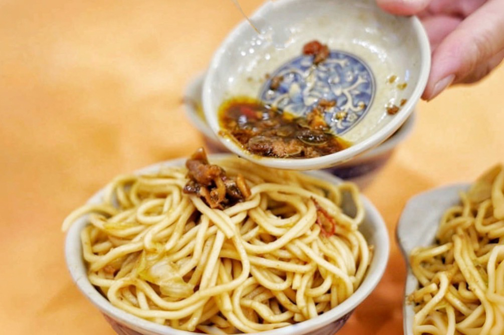 新東羊羊肉料理專賣店,新東羊,羊肉料理專賣店,羊肉炒麵,炒麵,羊肉湯,台北美食,巨無霸炒麵,炒羊肉,羊腱肉湯,羊排湯,