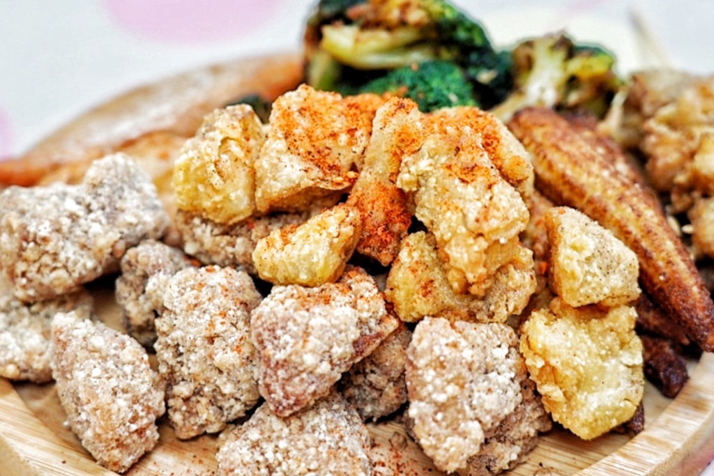 寶島8號雞排中原店,竹科雞排店,新竹雞排,桃園美食,美食,雞排,台灣小吃,中原夜市美食,中原美食,中壢小吃,炸雞排,鹹酥雞,辣椒粉,中原國小,炸花枝丸,寶島古早味雞排,台南雞卷,澎湖花枝丸,澎湖魷魚腳,宜蘭三星蔥餅,三角骨,杏鮑菇,
