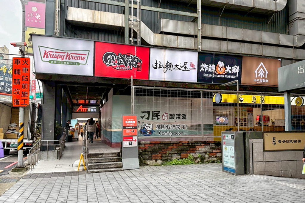 蔥洛蔥抓餅,桃園美食,美食,台灣小吃,小吃,早餐,下午茶,火車站美食,蔥抓餅,桃園復興路美食,蔥洛蔥抓餅專賣店,泡菜起司蔥抓餅,卡拉雞蔥抓餅,雪中紅,紅茶雪碧,蔥抓餅套餐,厚牛肉蔥抓餅