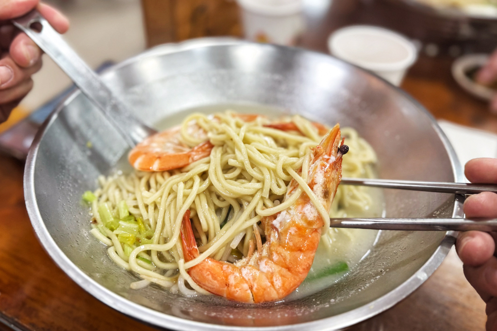 吳家麵,新竹美食,新竹小吃,台灣小吃,蚵仔,小捲米粉,大碗公麵,南寮漁港,南寮美食,麻油雞麵,台灣小菜,鮮蝦麵,麵食,滷味,餛飩麵,拉麵,麻醬麵