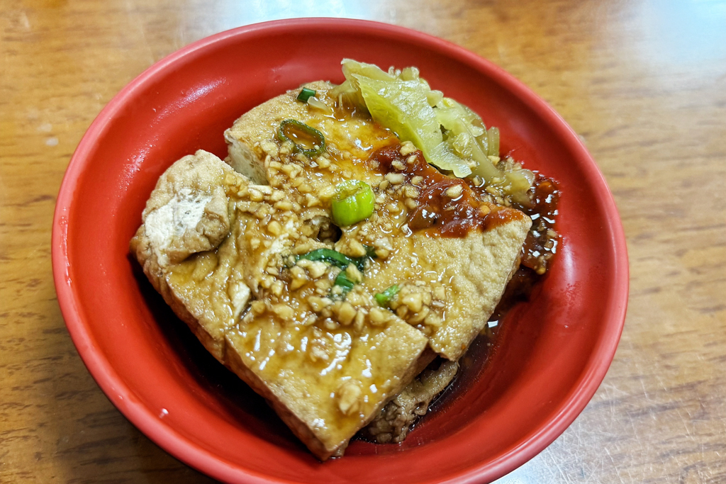 吳家麵,新竹美食,新竹小吃,台灣小吃,蚵仔,小捲米粉,大碗公麵,南寮漁港,南寮美食,麻油雞麵,台灣小菜,鮮蝦麵,麵食,滷味,餛飩麵,拉麵,麻醬麵