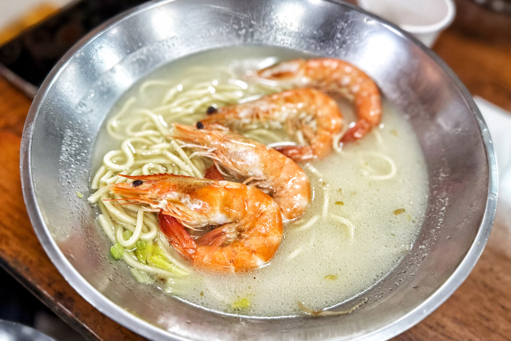 吳家麵,新竹美食,新竹小吃,台灣小吃,蚵仔,小捲米粉,大碗公麵,南寮漁港,南寮美食,麻油雞麵,台灣小菜,鮮蝦麵,麵食,滷味,餛飩麵,拉麵,麻醬麵